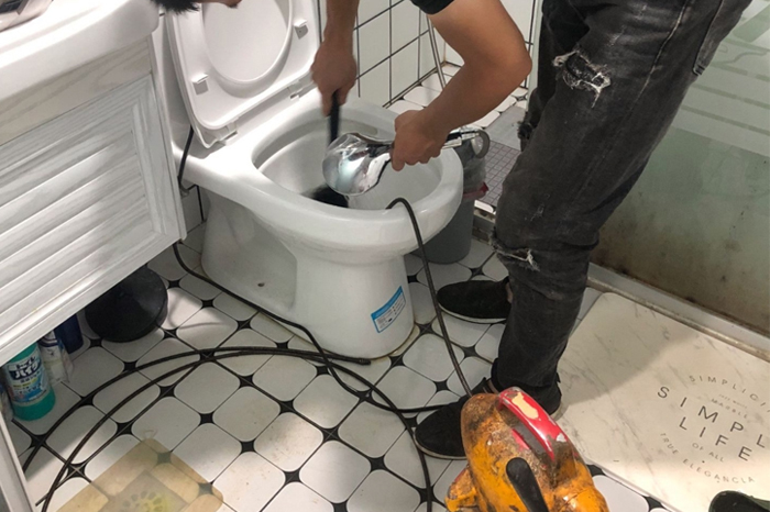 南皮马桶堵塞自己疏通还是找师傅?专业上门服务让你省时更省心